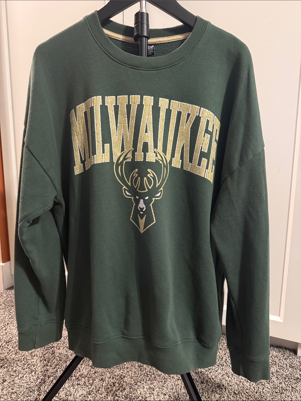 Milwaukee Bucks Women’s Oversized Crewneck Sweatshirt Green Large NBA